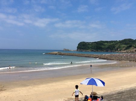 天草観光 夏リゾート満喫中 白鶴浜海水浴場のビーチでまったり